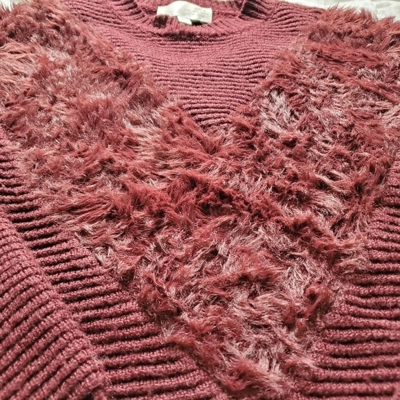 J.O.A. Knitted Oversized Fuzzy V Sweater Burgundy Size Small - Picture 5 of 10